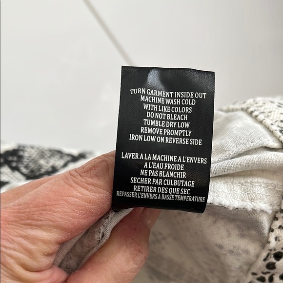 BLANK NYC NWOT Women's Oversized Snake Print Denim Jean Jacket, Size XS - Picture 10 of 10